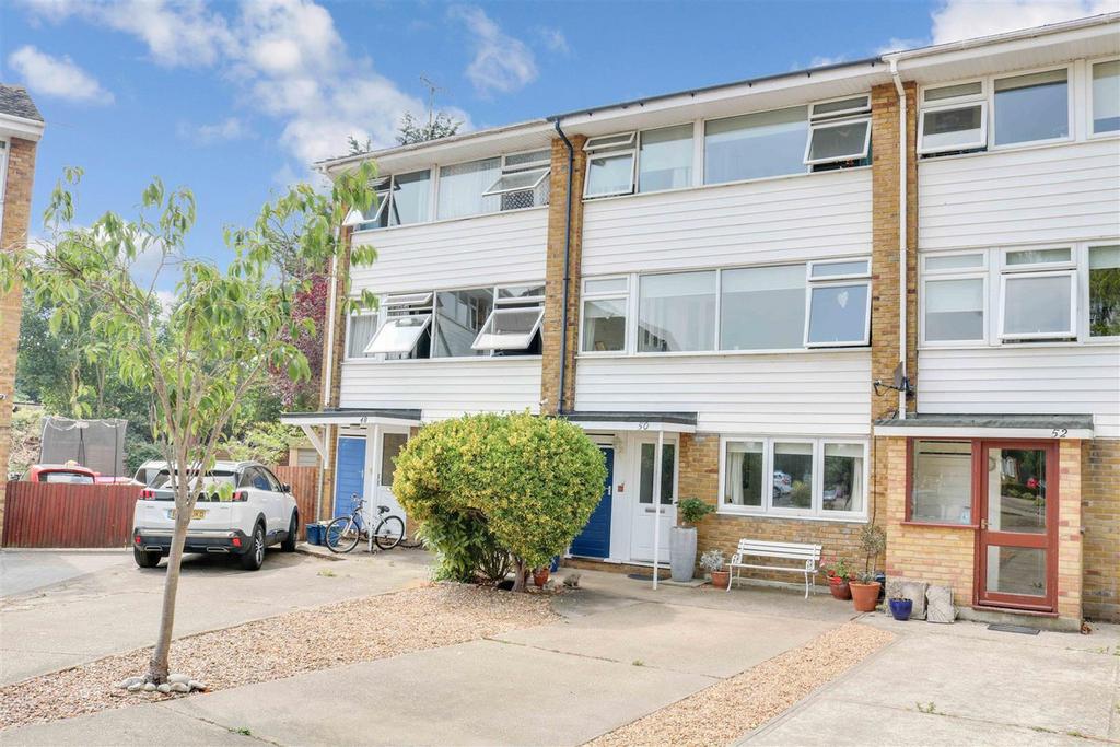 Wansfell Gardens, Thorpe Bay, SS1 4 bed townhouse for sale £425,000