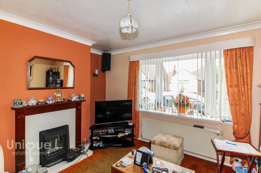 Lomond Avenue, Lytham St. Annes, FY8 2 bed bungalow £200,000