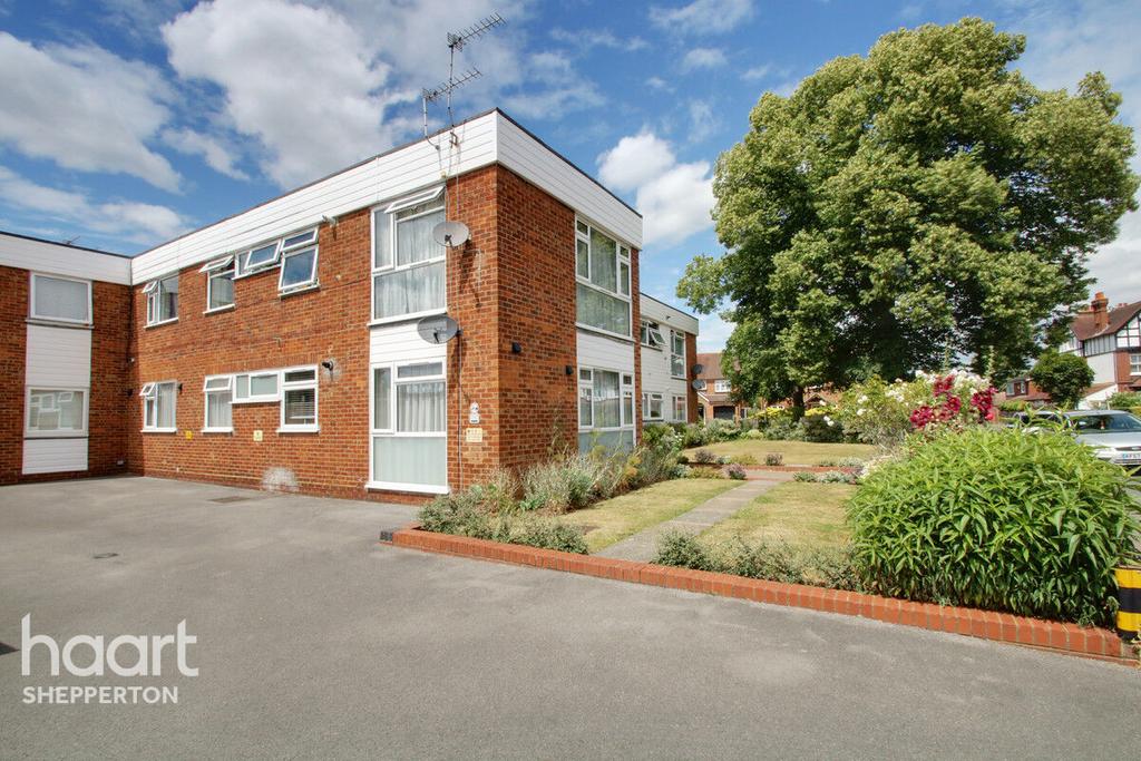 Manygate Lane, Shepperton 2 bed apartment £300,000
