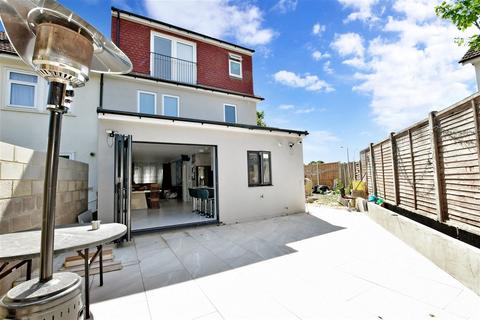 4 Colebrook Path, Loughton, IG10 2HW