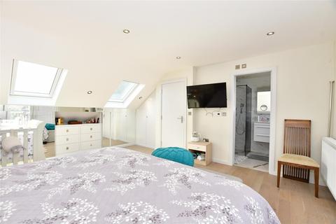 4 Colebrook Path, Loughton, IG10 2HW