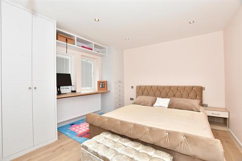 4 Colebrook Path, Loughton, IG10 2HW