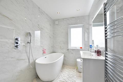 4 Colebrook Path, Loughton, IG10 2HW