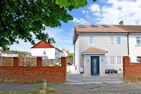 4 Colebrook Path, Loughton, IG10 2HW