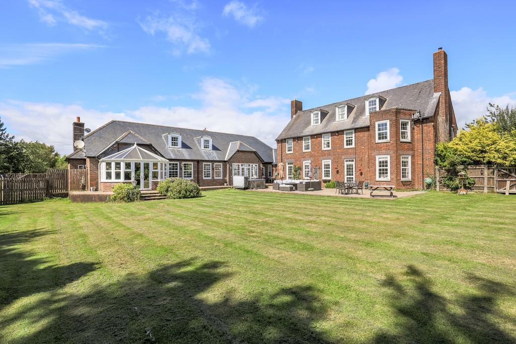 Ringwood Crescent, St Athan, Vale of CF62 4LA 7 bed detached