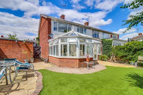 3 bedroom semi-detached house for sale - Highview Road, Thundersley