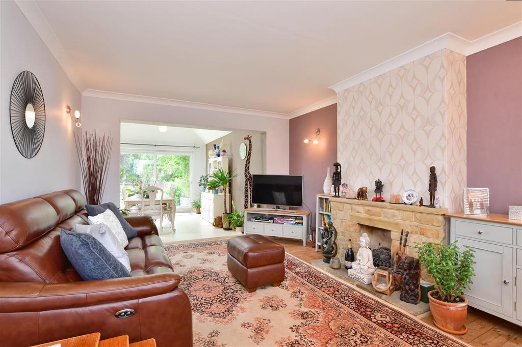 Hillside Avenue, Seaford, East Sussex 3 bed semidetached bungalow £