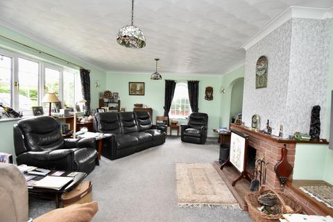 Iona Lowthorpe, Southrey, Lincoln, LN3 5TD