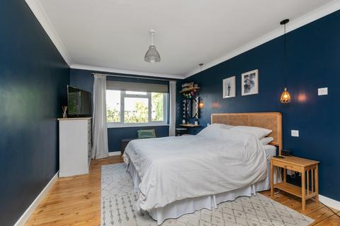 2 Southwick Close, Winchester, SO22 6JR