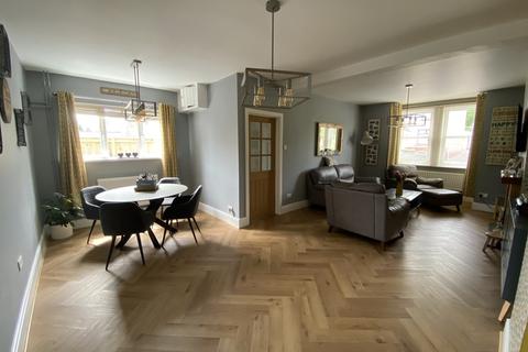 10 Blaenau Road, Llandybie, Ammanford, SA18 3YR