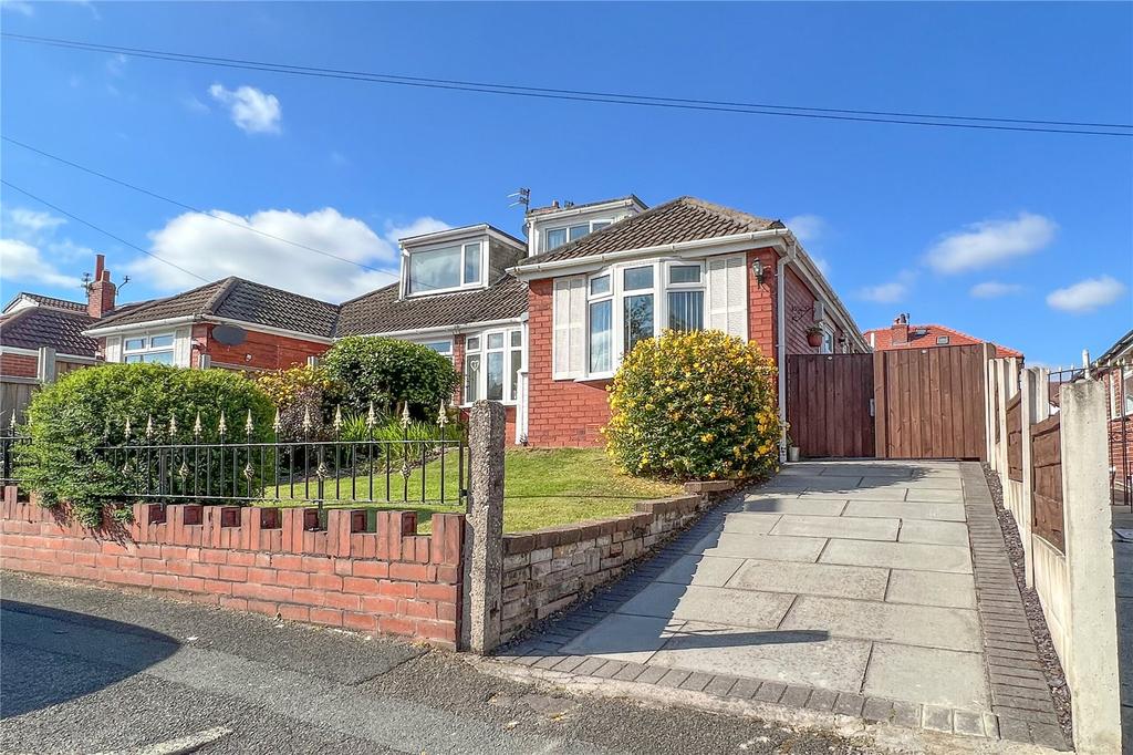 Rishworth Drive, New Moston... 3 bed semidetached bungalow £220,000