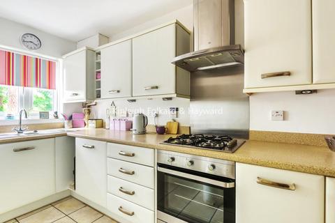 6 Knotley Way, West Wickham, BR4 9FH