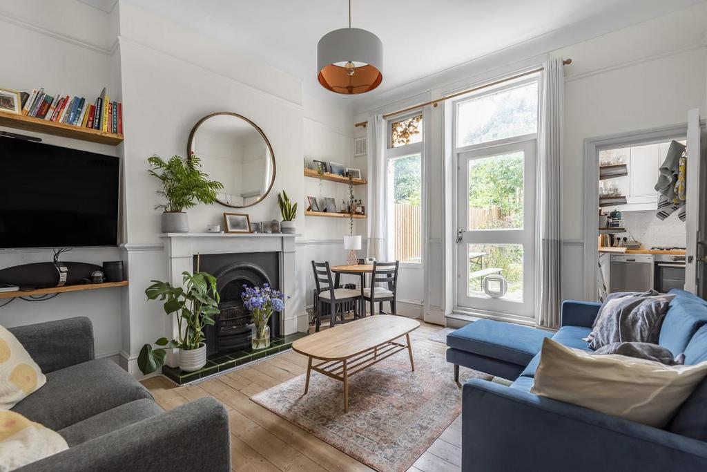 Halesworth Road, Lewisham 2 bed flat £550,000