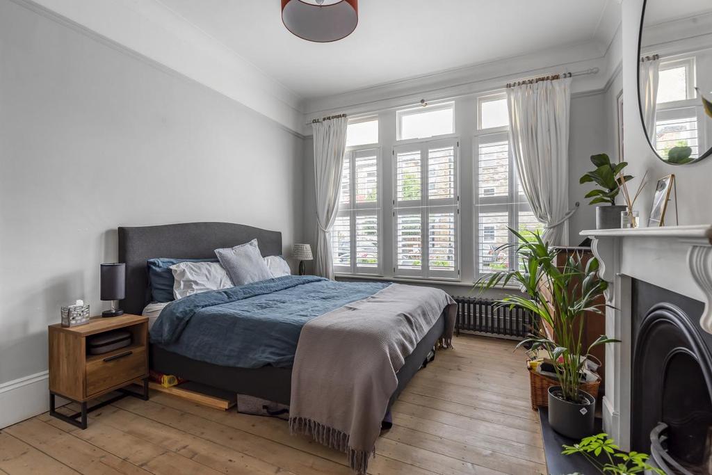 Halesworth Road, Lewisham 2 bed flat £550,000