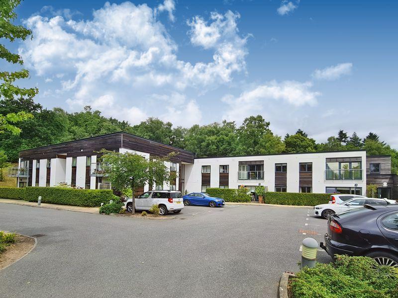 Wispers Lane, Haslemere 2 bed retirement property to rent £1,400 pcm