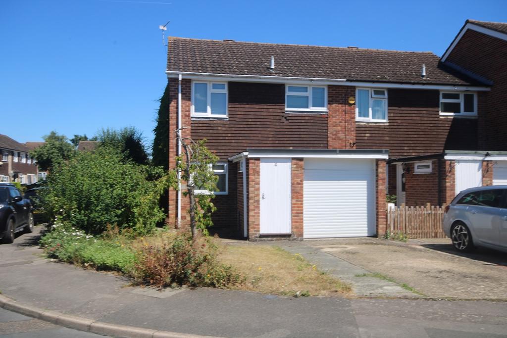 Robertsfield, Thatcham, RG19 3 bed end of terrace house £315,000