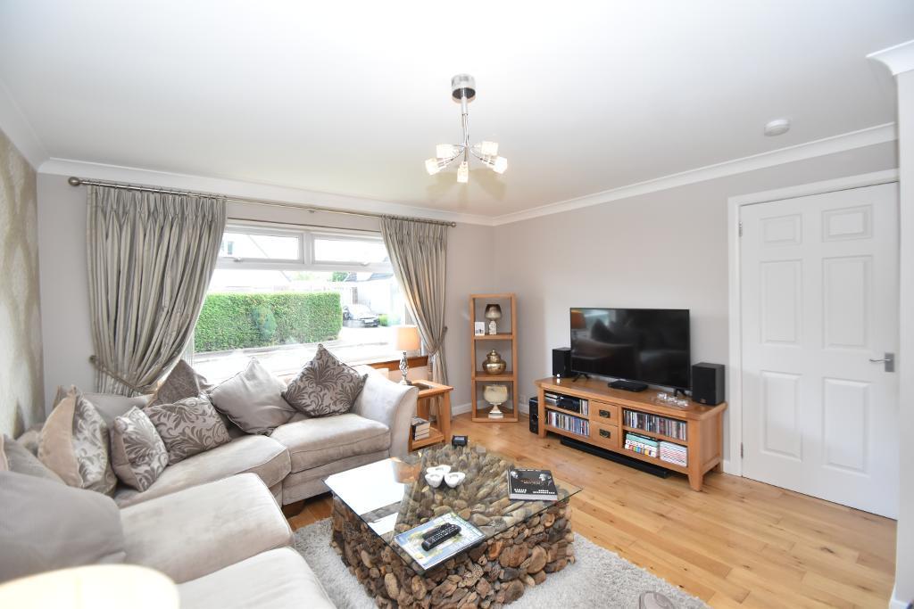 Smeaton Avenue, Torrance, G64 4BG 4 bed detached villa £259,999