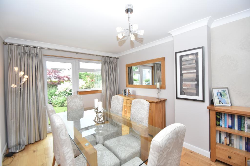 Smeaton Avenue, Torrance, G64 4BG 4 bed detached villa £259,999