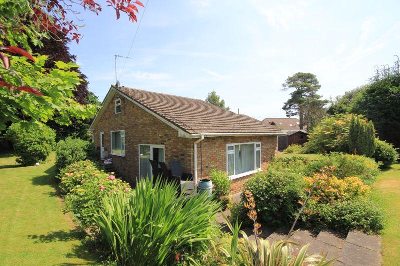 Walters Ash 4 bed detached bungalow to rent £2,000 pcm (£462 pw)