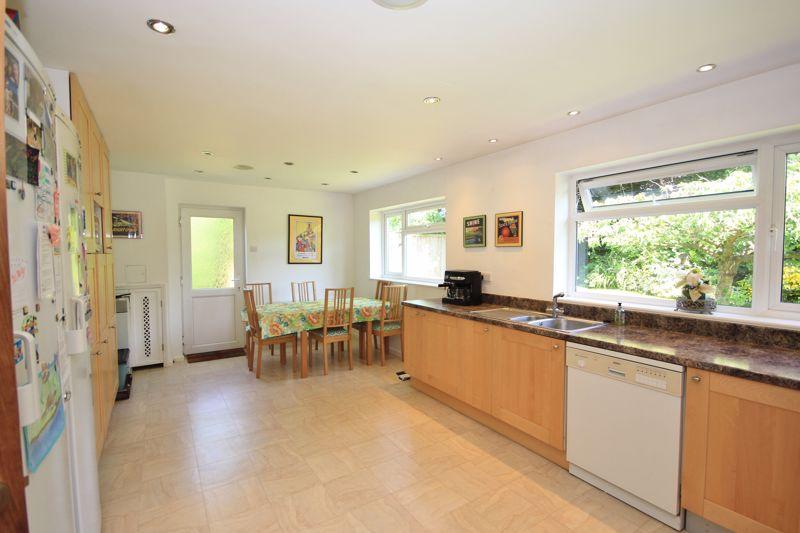 Walters Ash 4 bed detached bungalow to rent £2,000 pcm (£462 pw)