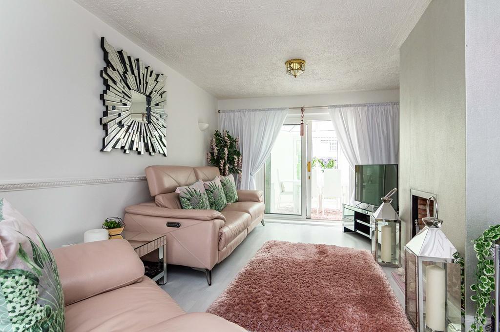 Durar Drive, East Craigs, Edinburgh, EH4 2 bed terraced house £205,000