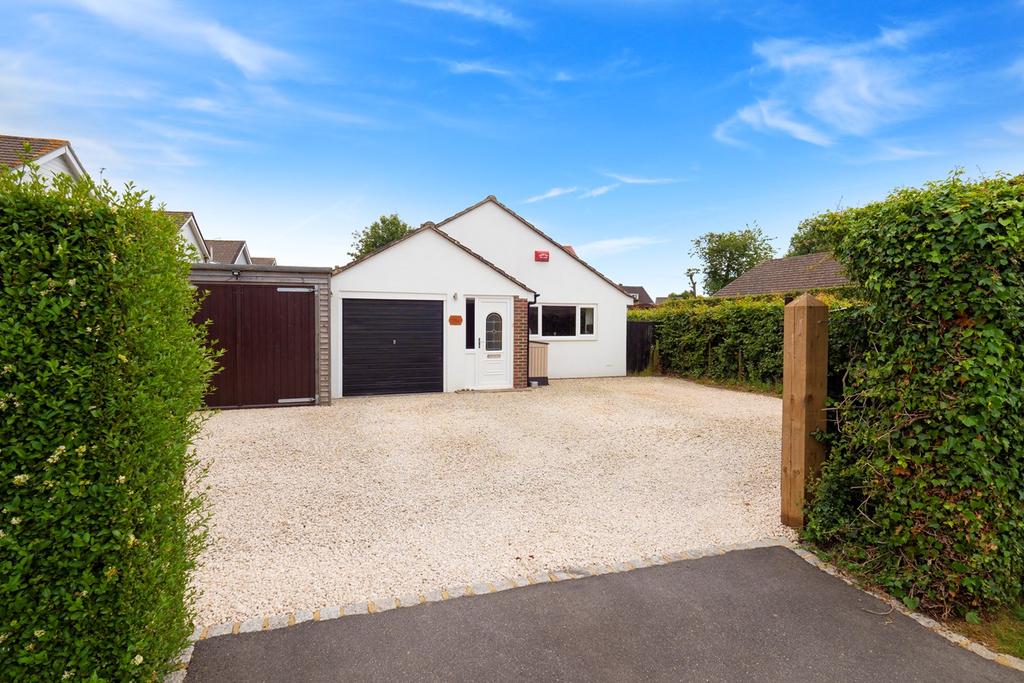 Pay Street, Densole, Folkestone, CT18 2 bed detached bungalow £415,000