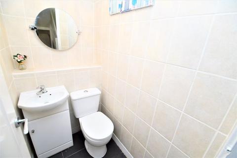 12 Oswald Close, Salford, M6 6SL