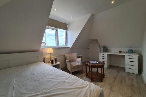 Studio to rent, Sherwood Road, London NW4