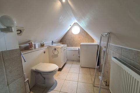 Studio to rent, Sherwood Road, London NW4