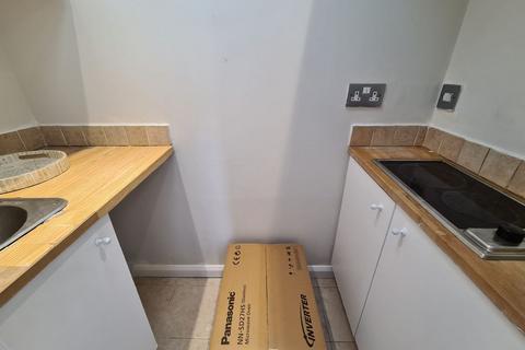 Studio to rent, Sherwood Road, London NW4