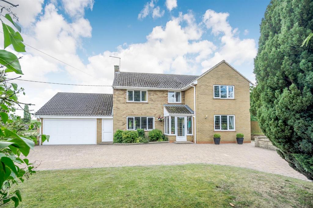 Dodford, Northampton 5 bed detached house £675,000