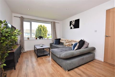 3 bedroom semi-detached house for sale, Kenworthy Rise, Leeds, West Yorkshire