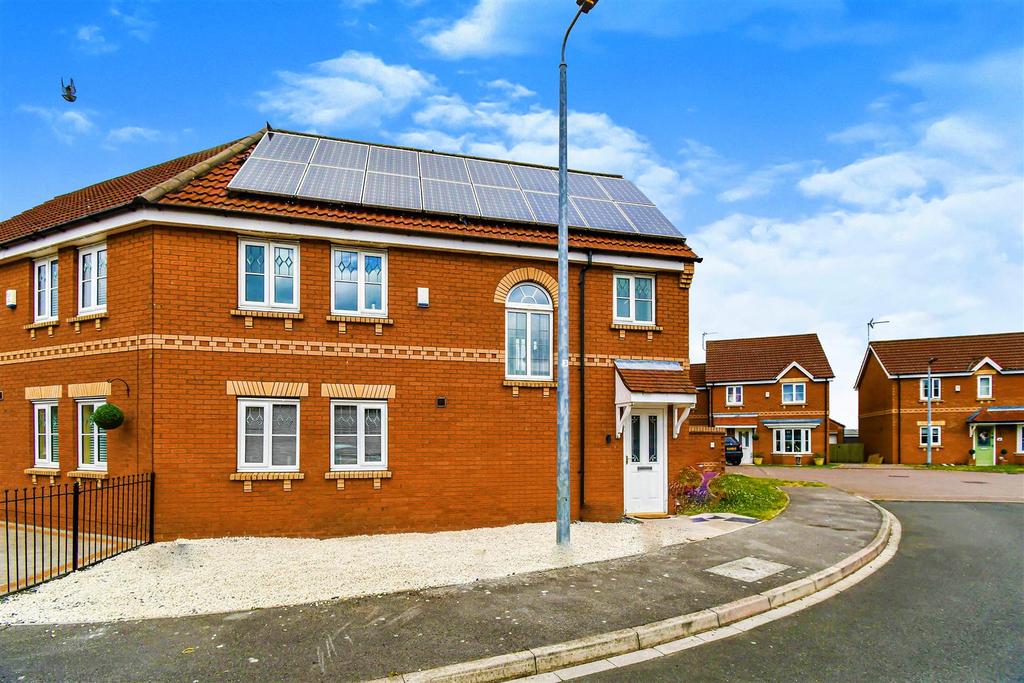 Eildon Hills Close, Castle Grange, Hull 3 bed semidetached house £