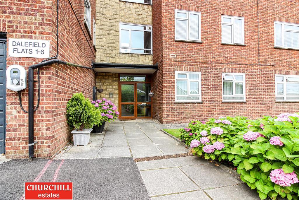Roebuck Lane, Buckhurst Hill 3 bed flat £450,000