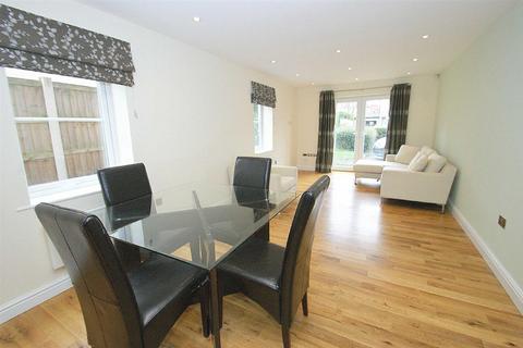 2 bedroom flat to rent, Roundhay Court, Sutherland Avenue