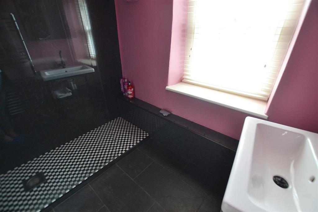 Bathroom.JPG
