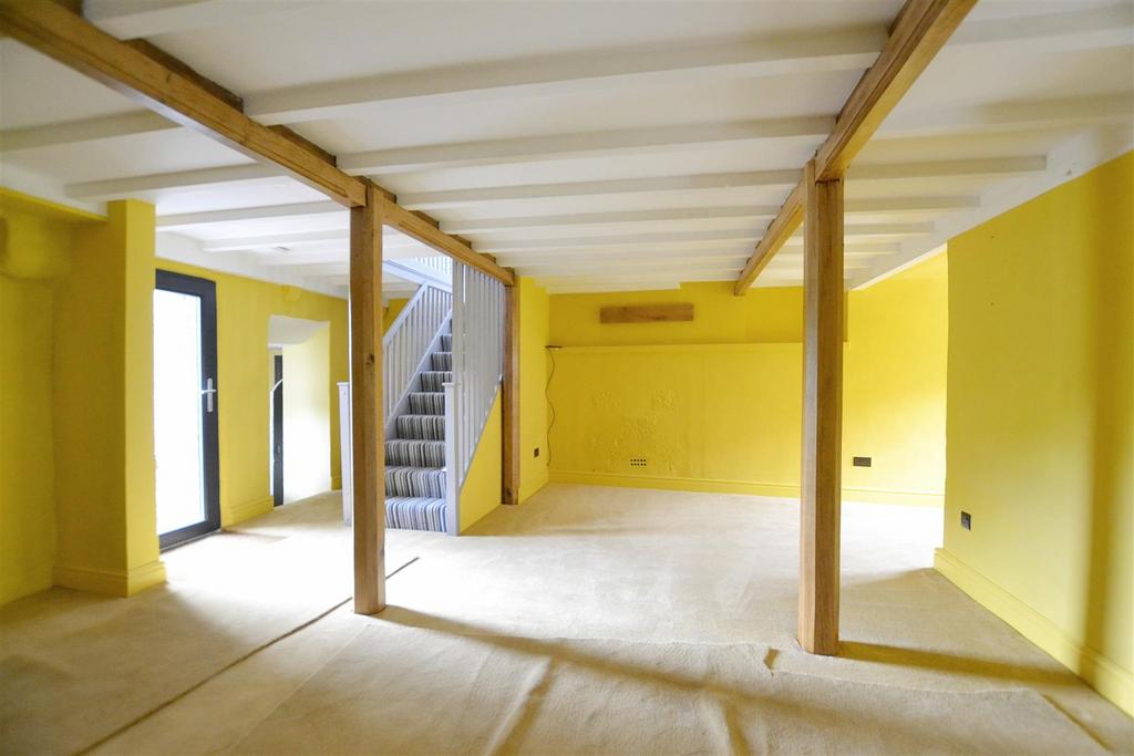 Living room...JPG