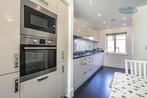 72 Chapman Close, Sheffield, S6 5BX
