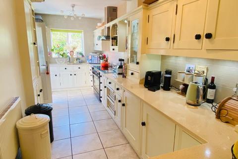 46 Barry Road, Northampton, NN1 5JS