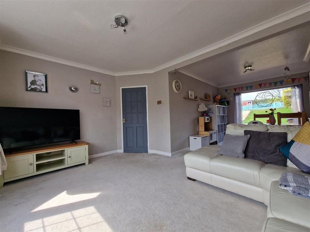 Wimperis Way, Great Barr, Birmingham 3 bed semidetached house £299,950