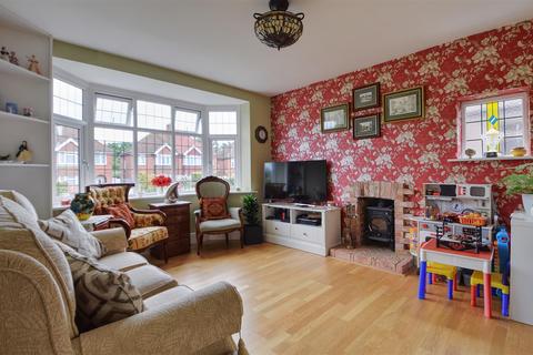 112 Buxton Drive, Bexhill-on-sea, TN39 4AS