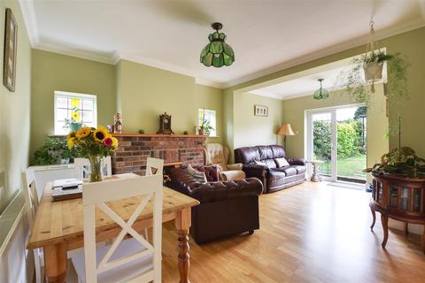 112 Buxton Drive, Bexhill-on-sea, TN39 4AS
