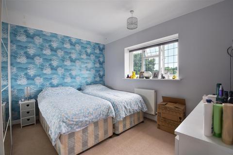 112 Buxton Drive, Bexhill-on-sea, TN39 4AS