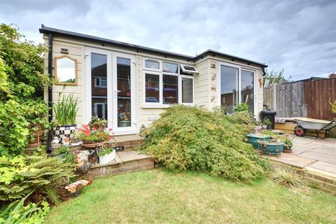 112 Buxton Drive, Bexhill-on-sea, TN39 4AS