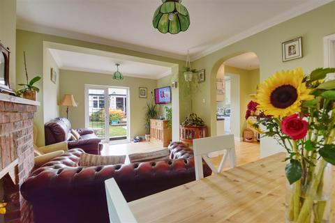 112 Buxton Drive, Bexhill-on-sea, TN39 4AS