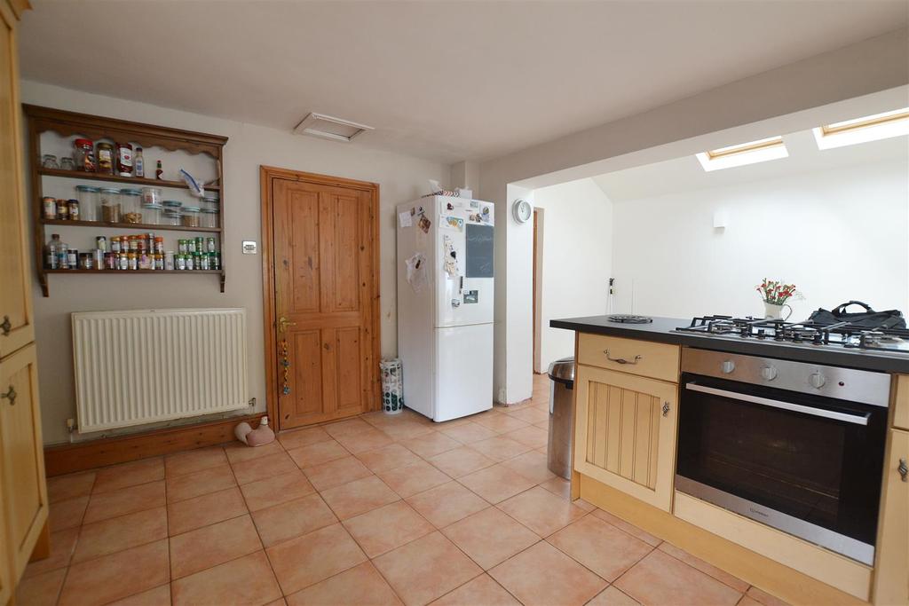 Kitchen....JPG