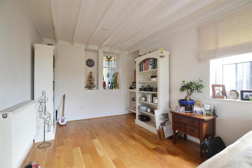 Living room...JPG