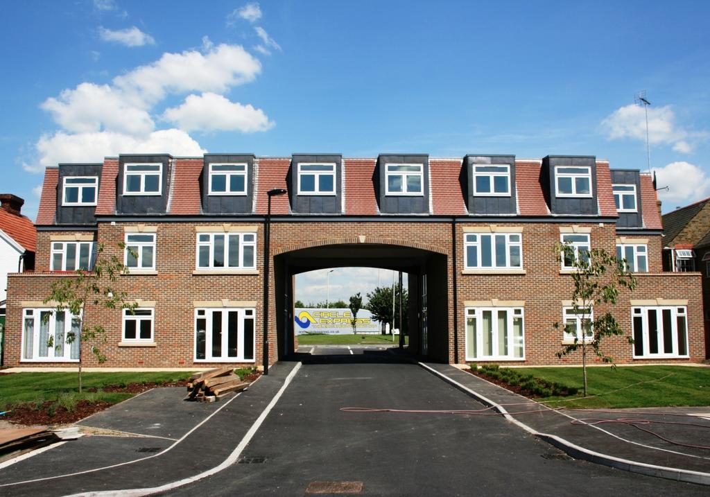 Clarence Court, London Road, Brands Hill, Berkshire, SL3 1 bed