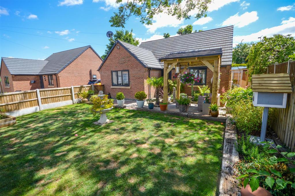 Draycott Road, North Wingfield... 2 bed detached bungalow £250,000