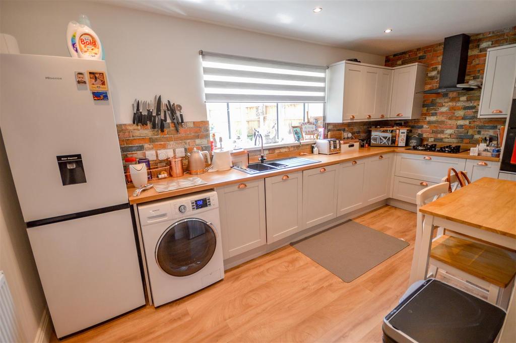 Draycott Road, North Wingfield... 2 bed detached bungalow £250,000